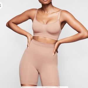SKIMS Sculpting Short Mid Thigh in Sienna S/M